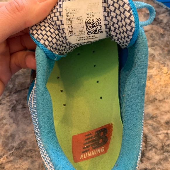 New Balance Shoes - Picture 4 of 6